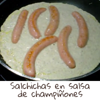 Salchicha-con-salsa-de-champiñones