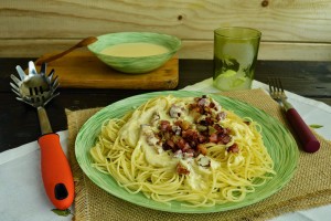 Spaguettis-con-gambas-y-jamon