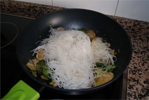 Fideos de arroz con verduras