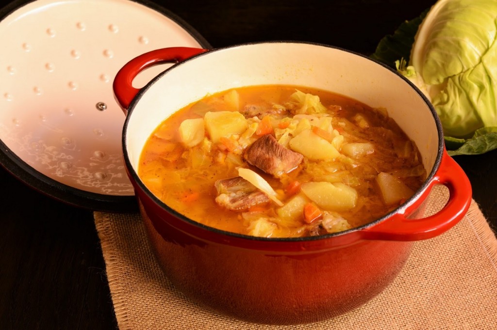 Guiso de repollo y costilla de cerdo