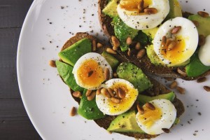 tostadas-aguacate-huevo