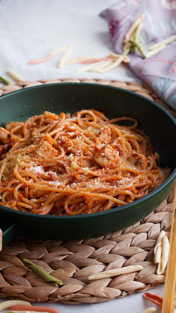 spaguetti al pesto rojo