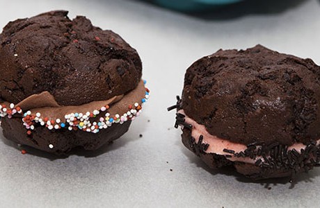 Whoopie Pies de chocolate con crema de nubes