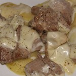 Carne al ajillo con queso