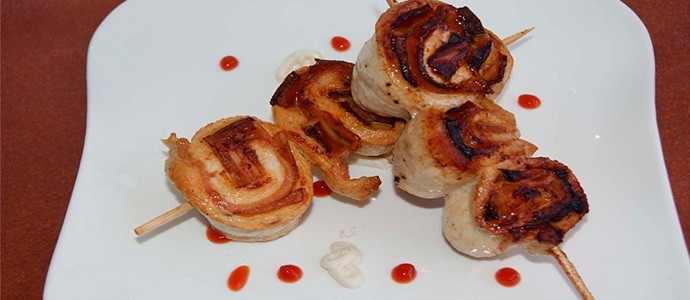 Receta de brochetas de pollo y manzana