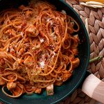 spaguetti al pesto rojo