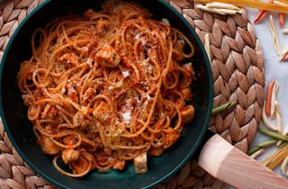 spaguetti al pesto rojo