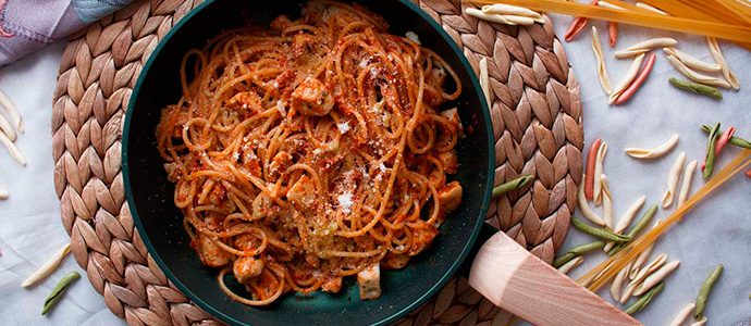 spaguetti al pesto rojo